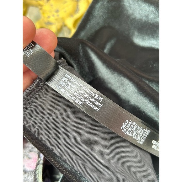 Victoria Sport High-Neck Green Velvet Bra Top M NWT - Picture 9 of 9